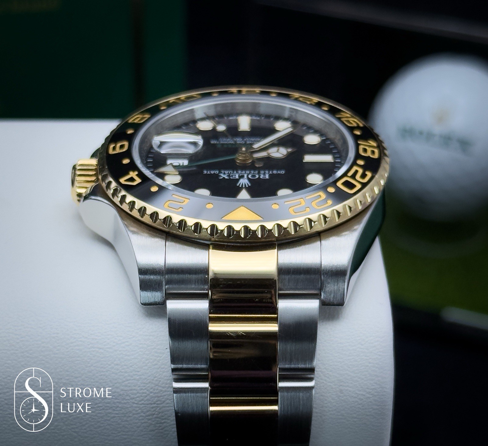 Rolex GMT Master II Two Tone Yellow Gold Oyster Green-Arrow 116713LN serviced - Image 12