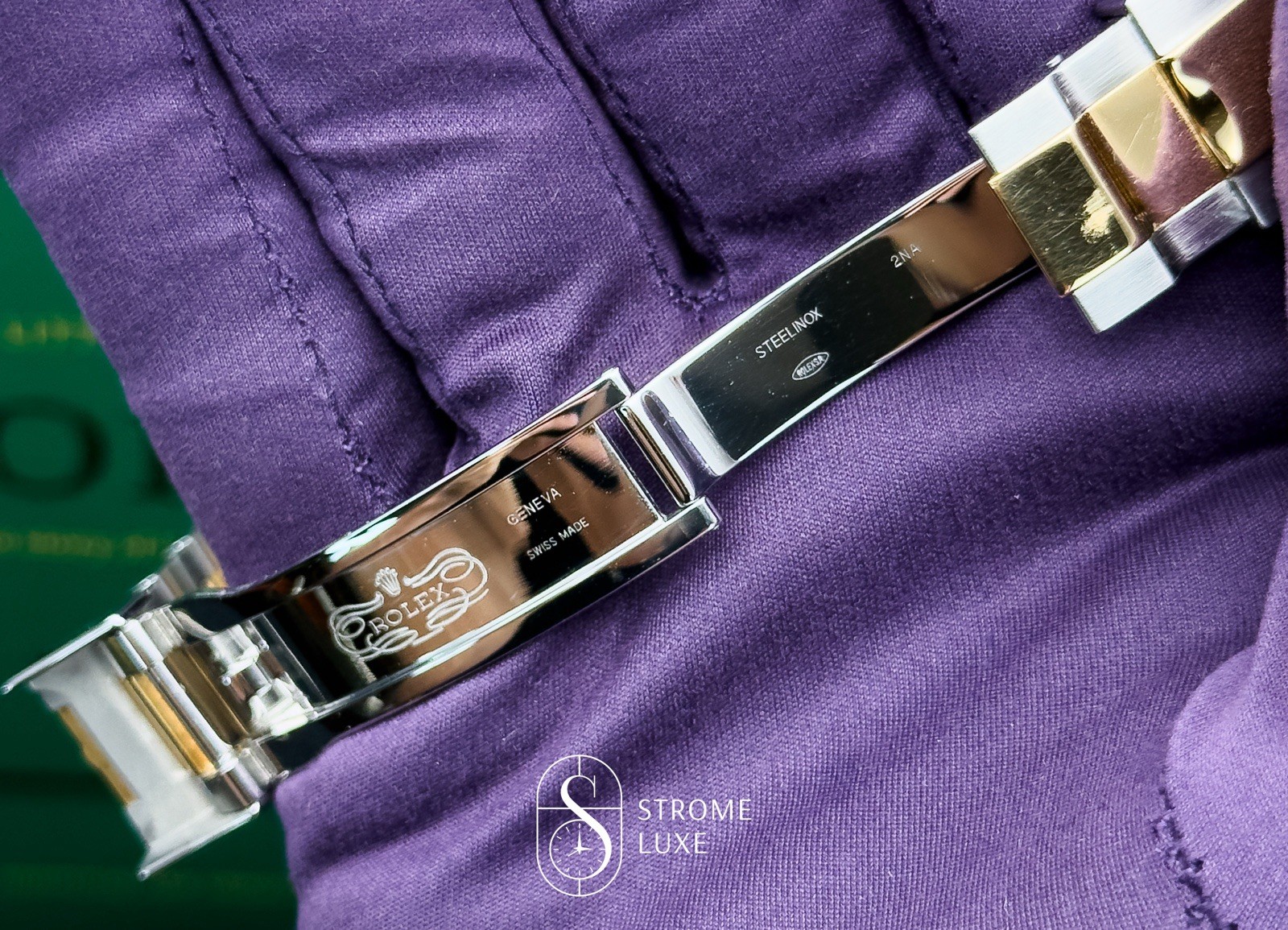Rolex GMT Master II Two Tone Yellow Gold Oyster Green-Arrow 116713LN serviced - Image 16